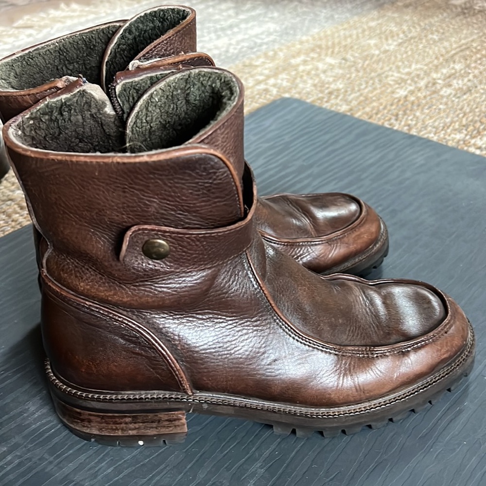 COPY - Vintage Coach ankle boots!